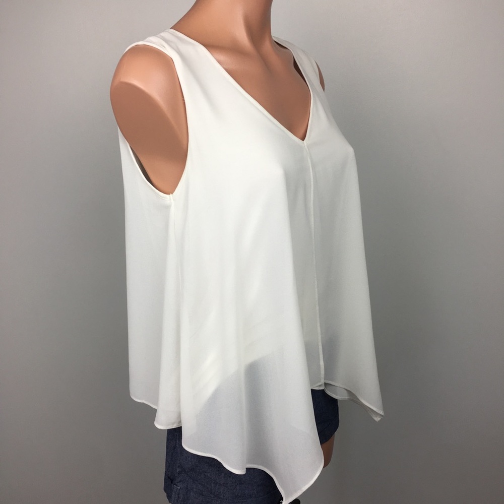 Lily White | Sleeveless Blouse | White | Medium - Picture 2 of 7